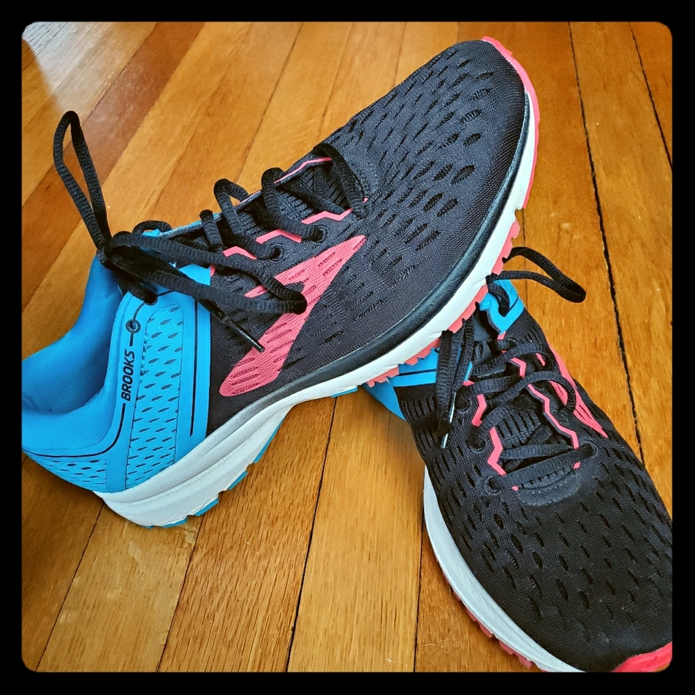 Brooks running sneakers size 10